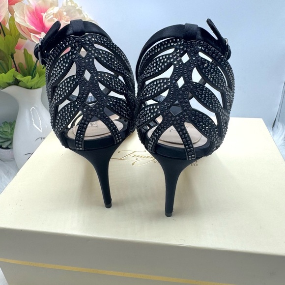 Imagine by Vince Camuto IM-Pharra Pumps - Picture 2 of 9